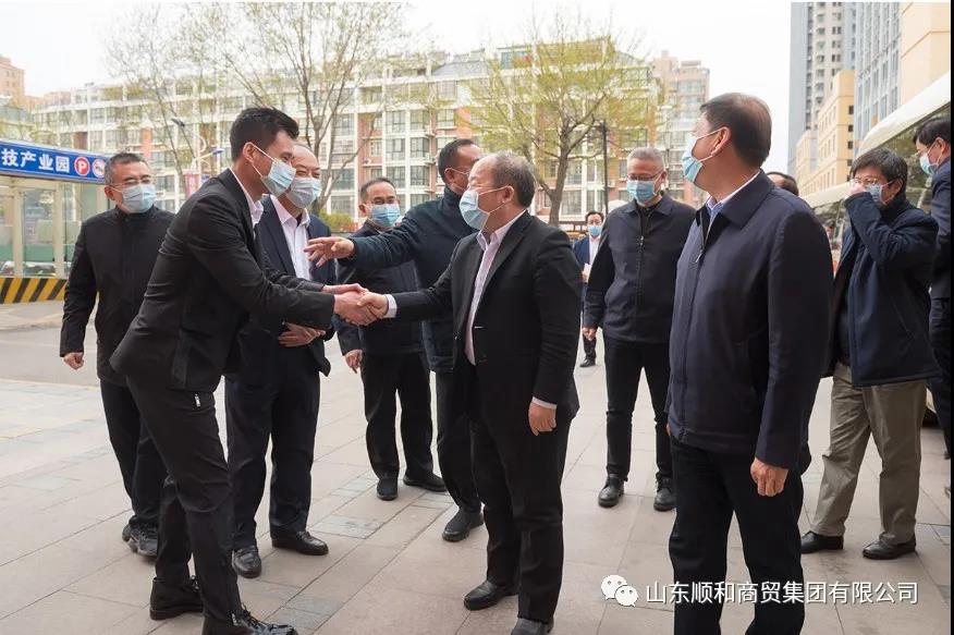 國(guó)家發(fā)改委副主任兼國(guó)家統(tǒng)計(jì)局局長(zhǎng)、黨組書記寧吉喆一行到順和直播電商科技產(chǎn)業(yè)園參觀調(diào)研