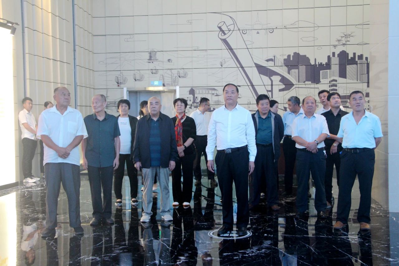 喜迎雙節(jié) 家國共團圓——順和集團開展迎雙節(jié)慰問社區(qū)老黨員、老干部代表活動