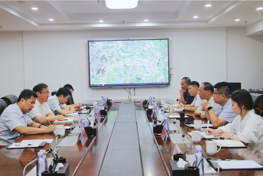 黃岡市委常委、市委秘書長余友斌一行蒞臨順和集團(tuán)參觀考察